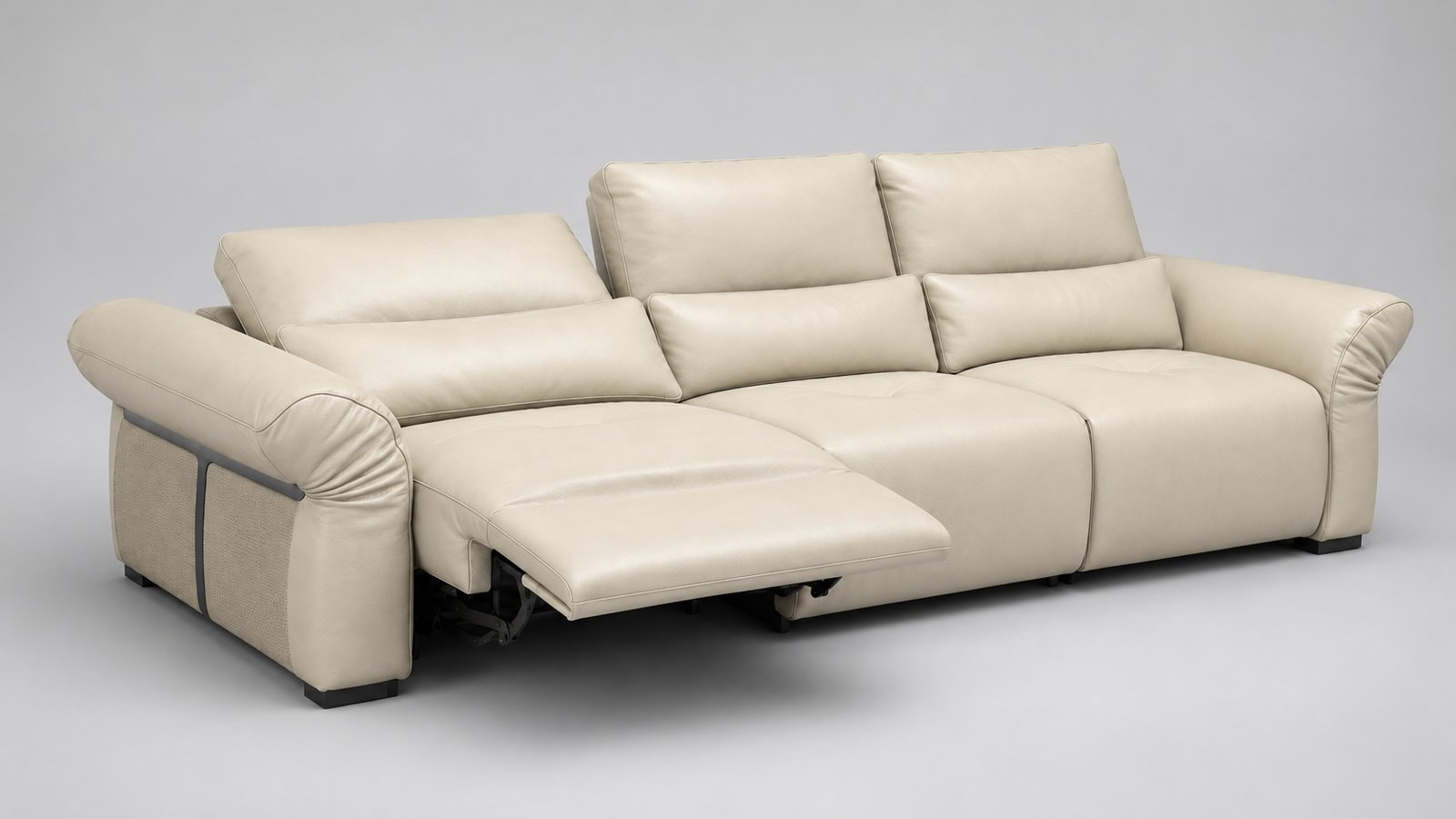 Sofa điện Lusso màu be ba chỗ với một vị trí kê chân đang mở