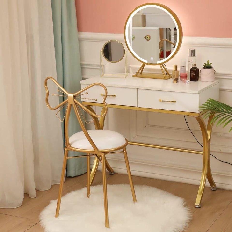 Kinh nghiệm từ A – Z khi chọn bàn trang điểm cho phái nữ